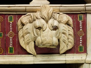 Détail de canapé avec sculpture en os de tête de lion et yeux incrustés de verre, vers 100 apr. J.-C.